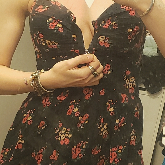 Floral & black backless halter bustier flare dress - Picture 4 of 14